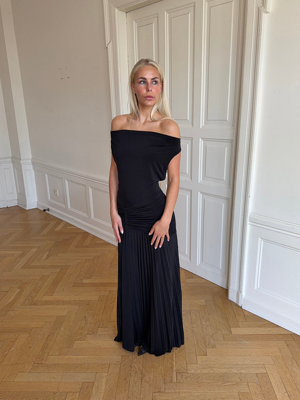 Sofia off shoulder dress - Black