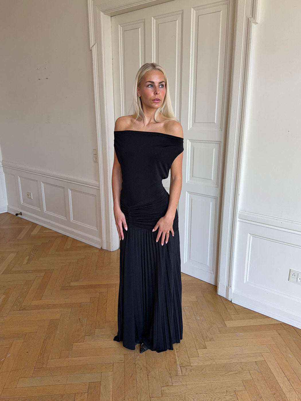 Sofia off shoulder dress - Black
