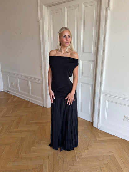 Sofia off shoulder dress - Black