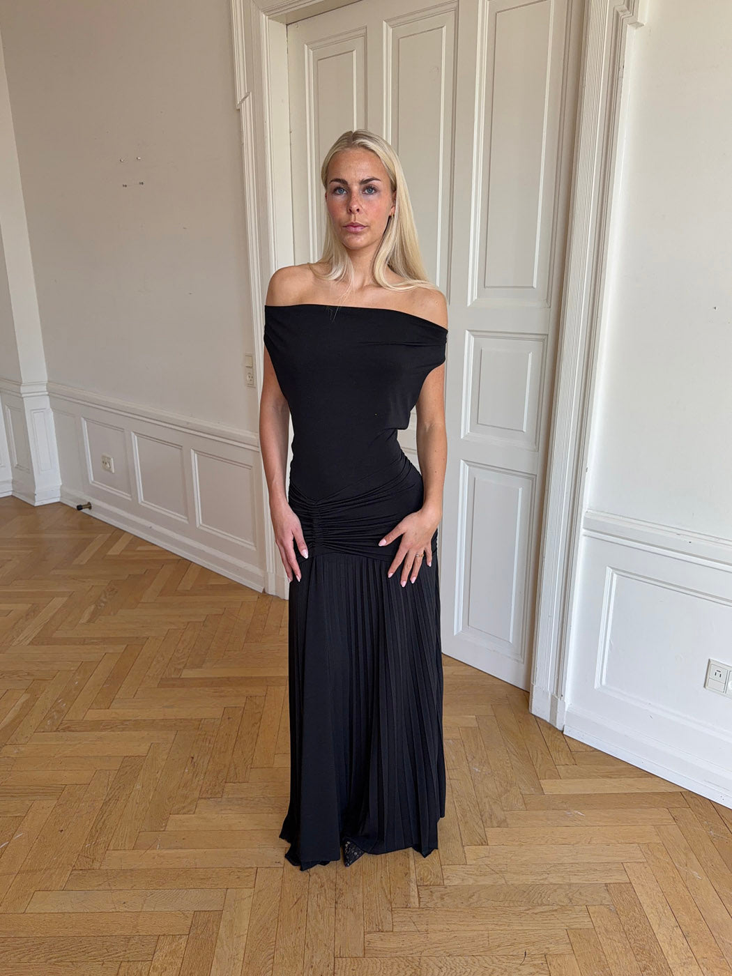Sofia off shoulder dress - Black