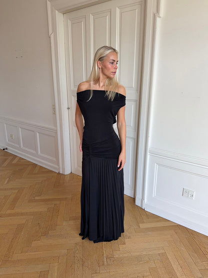 Sofia off shoulder dress - Black