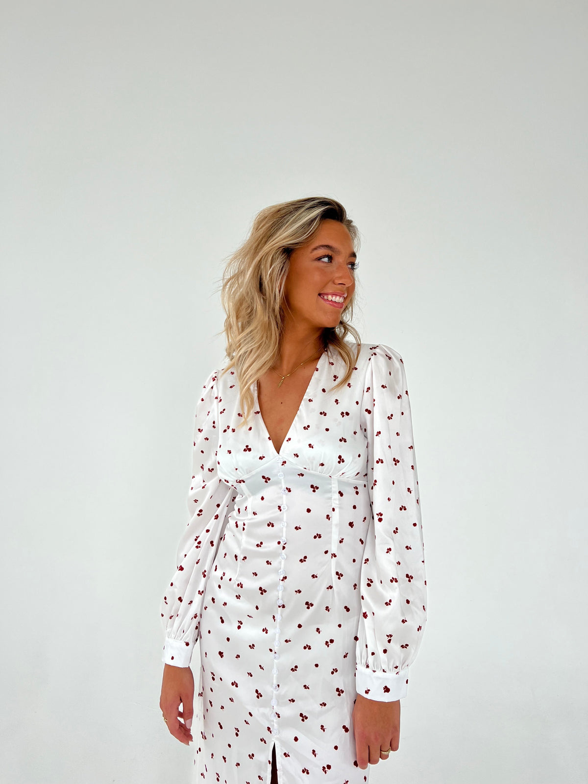 Frederikke satin dress with red flowers - White
