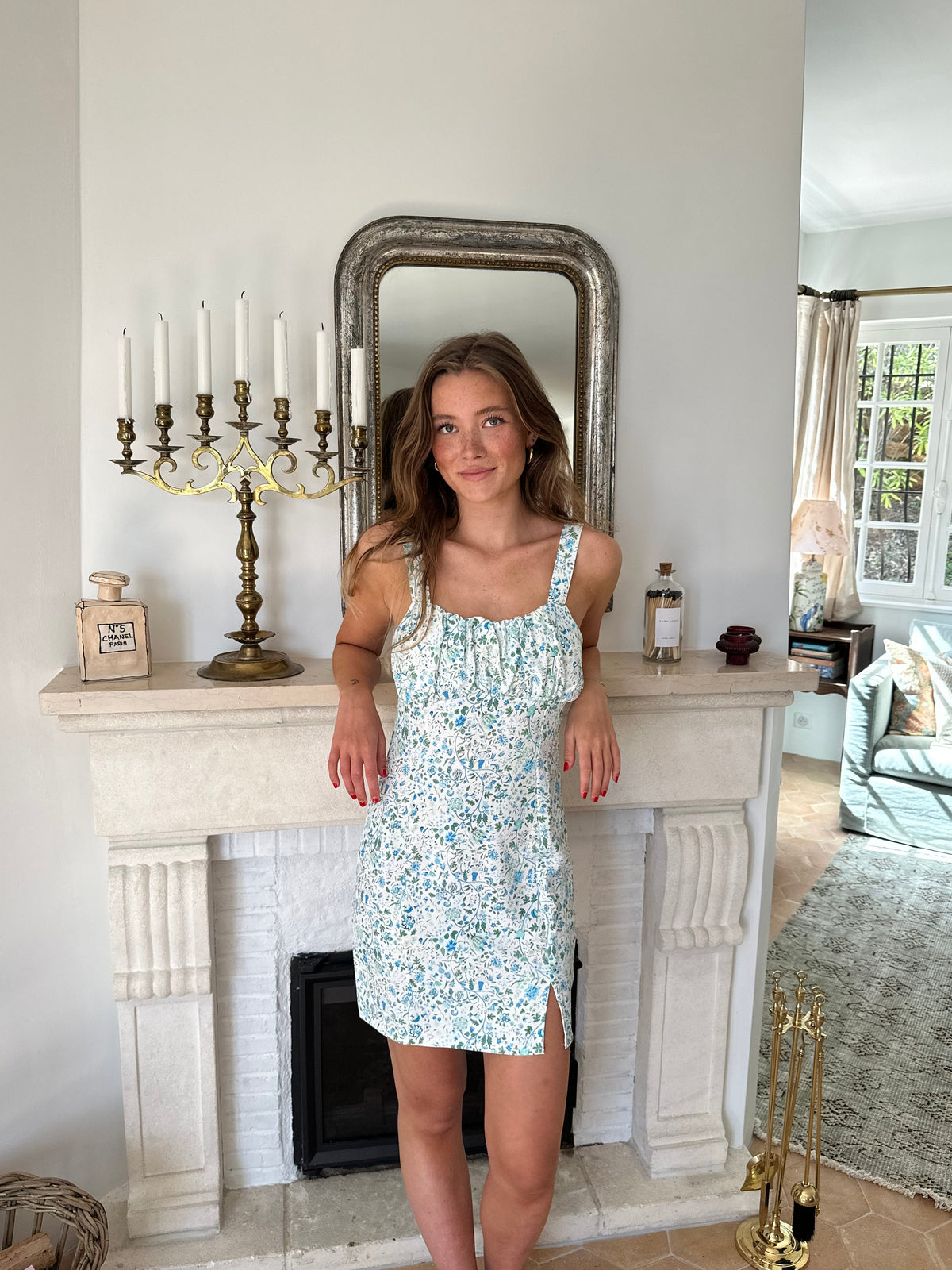 Elvalina dress with flowers - White/Blue