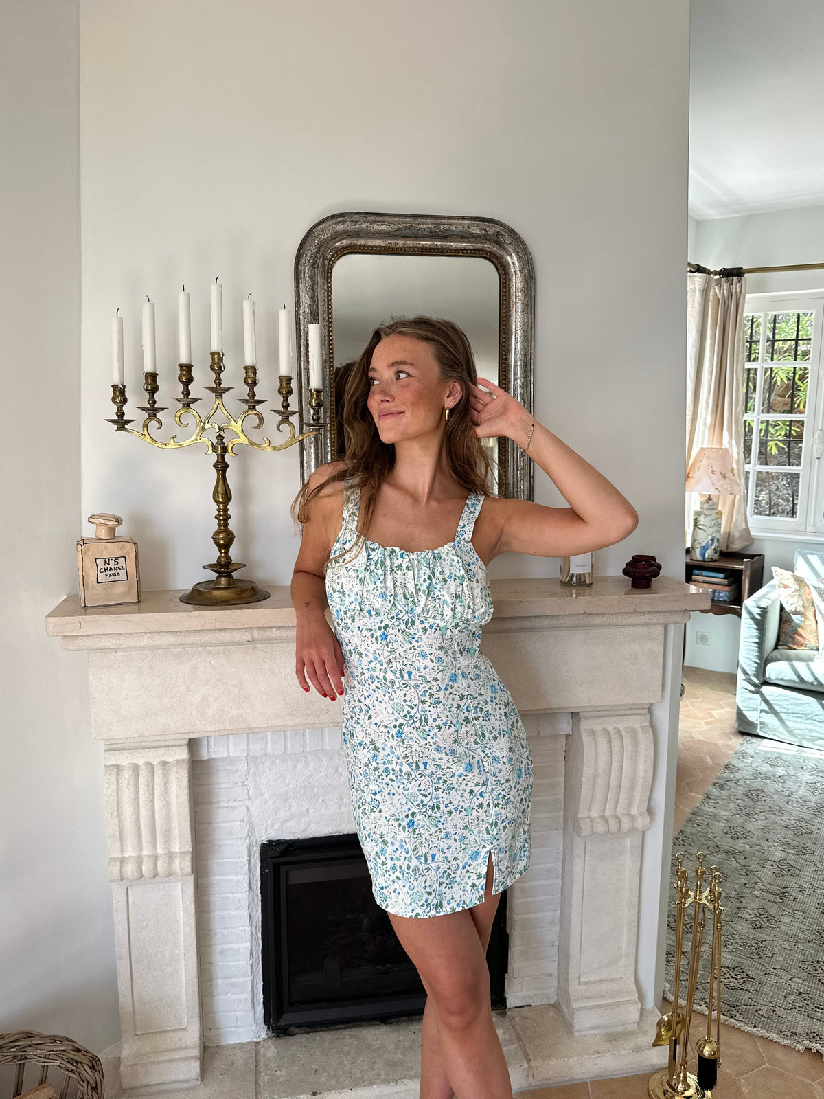 Elvalina dress with flowers - White/Blue