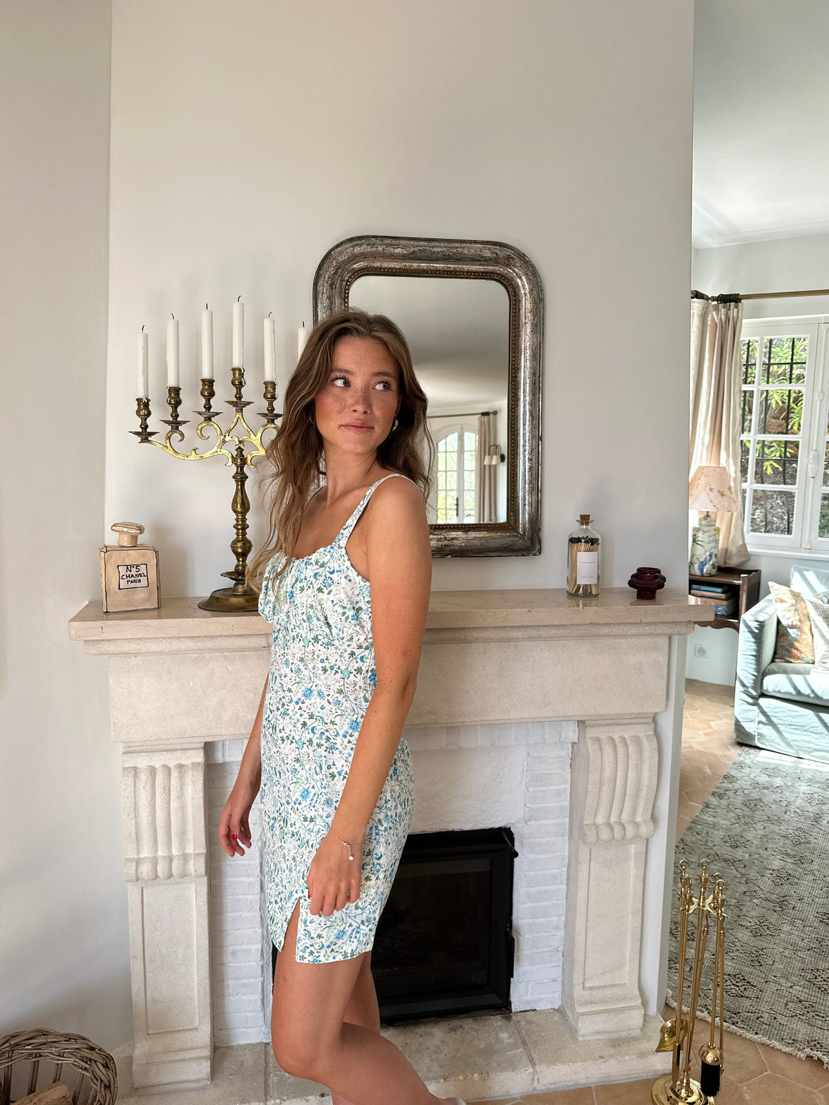 Elvalina dress with flowers - White/Blue