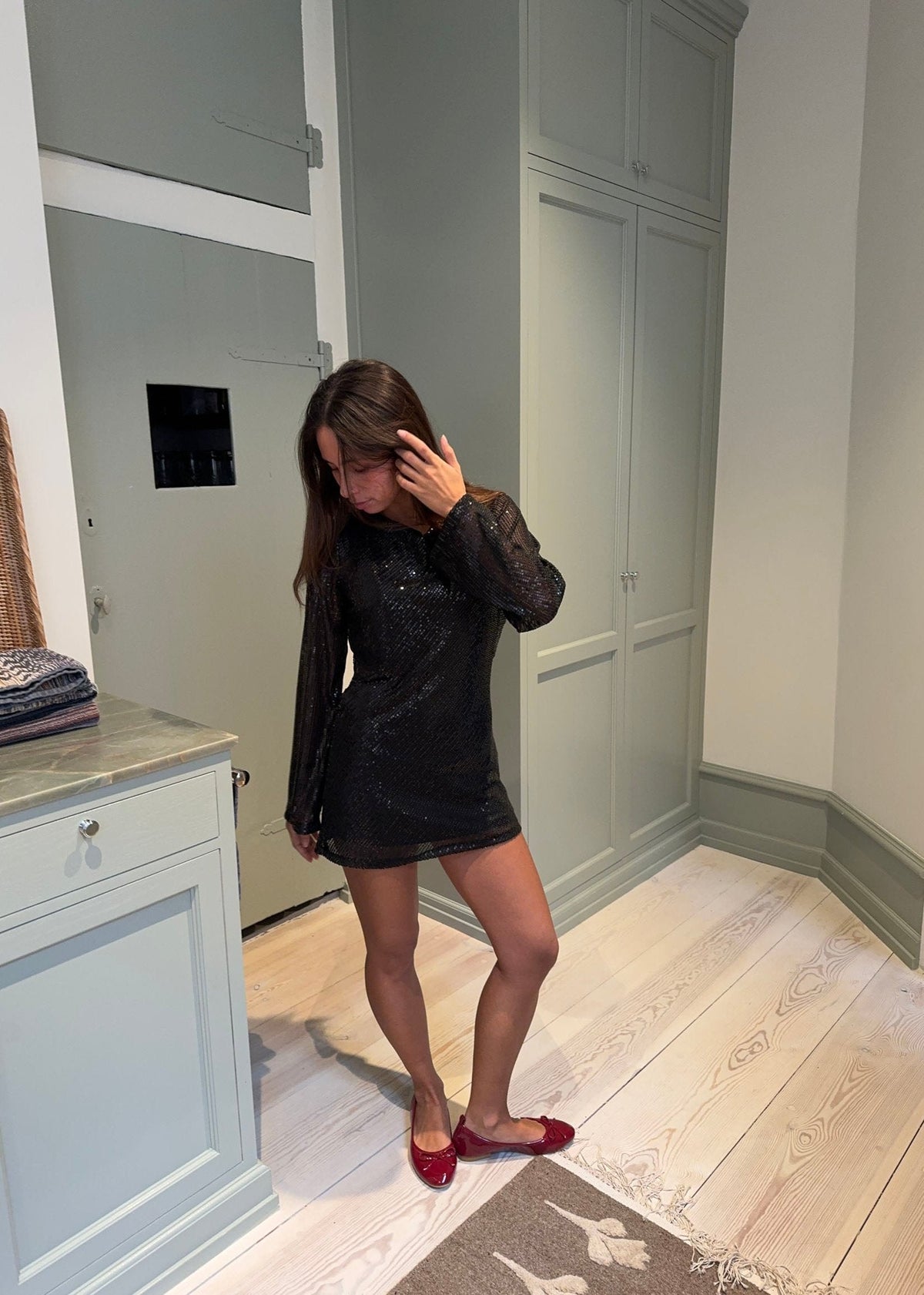 Alberta sequin dress (petite) - Black