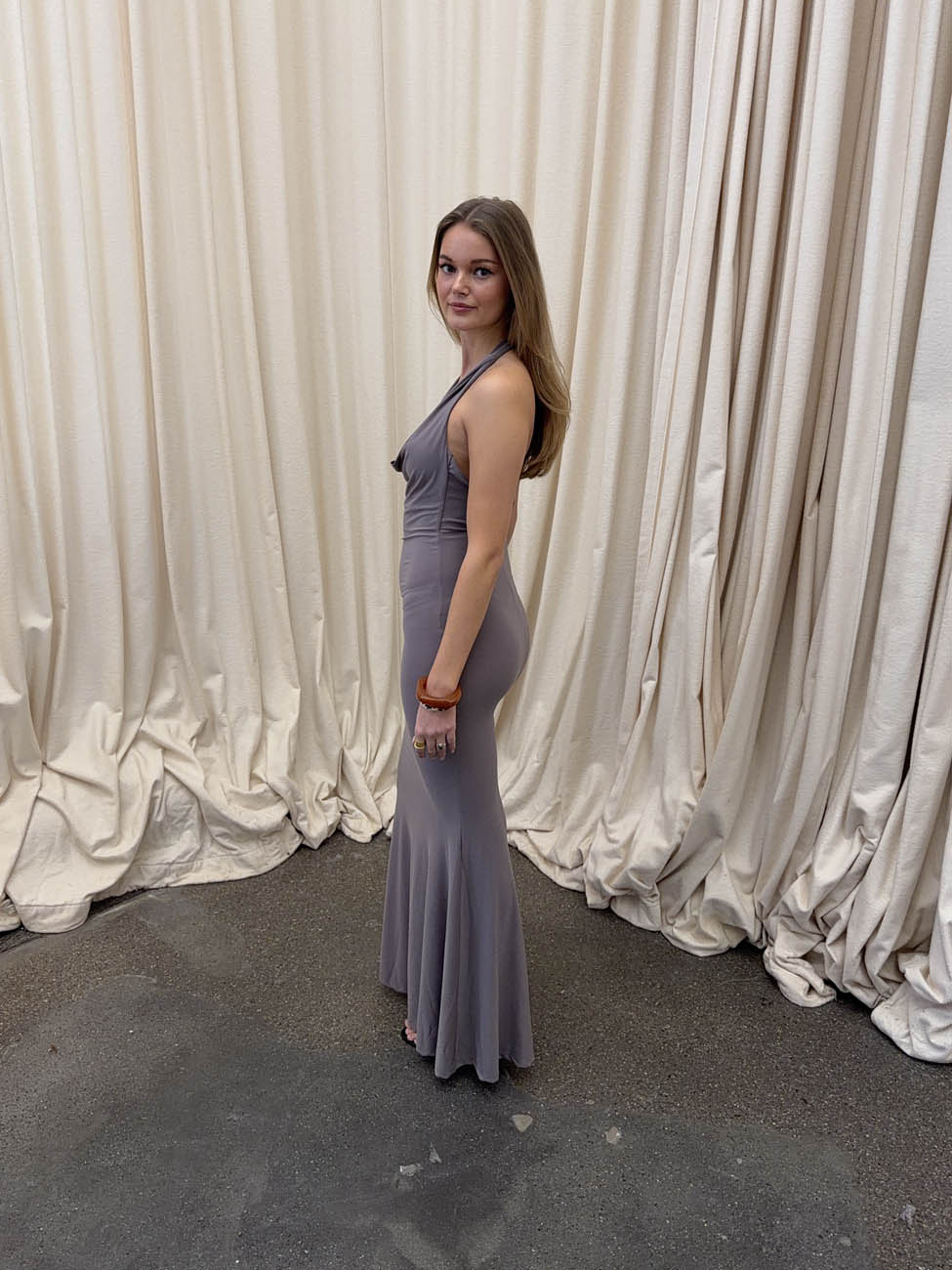 Pauline dress with open back - Taupe