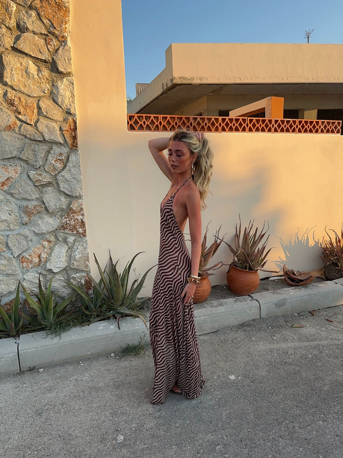 Lunia mesh (see-through!) dress with open back – Brown/off white
