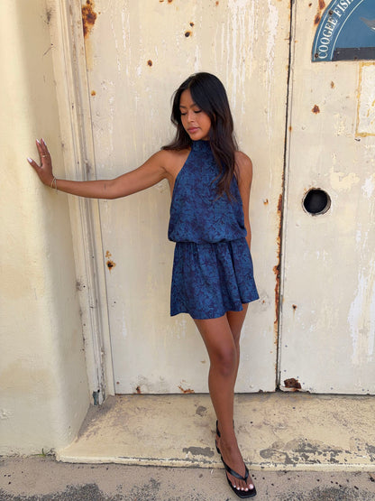 Kaiana dress with an open back – Blue