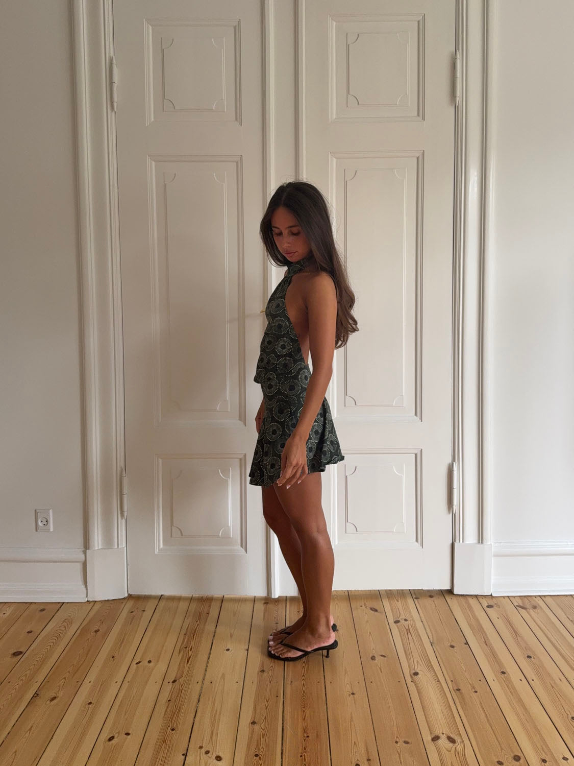 Kaiana dress with open back – Dark green