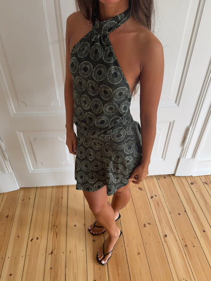 Kaiana dress with open back – Dark green
