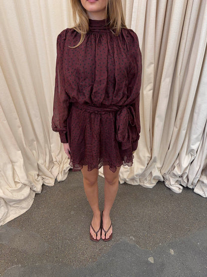 Tommeline polka dotted dress with tie – Burgundy