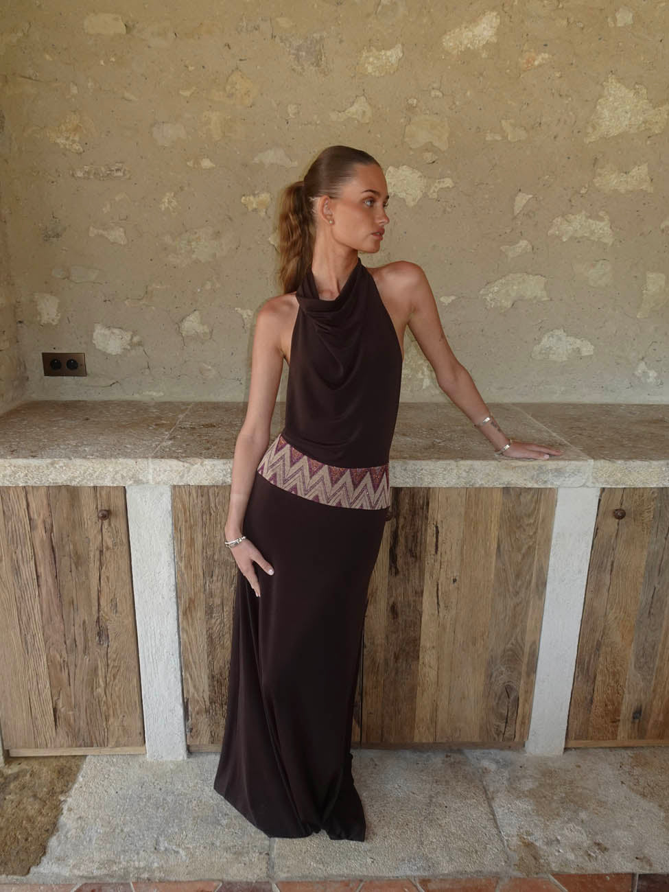 Skyla maxi dress with open back - Brown
