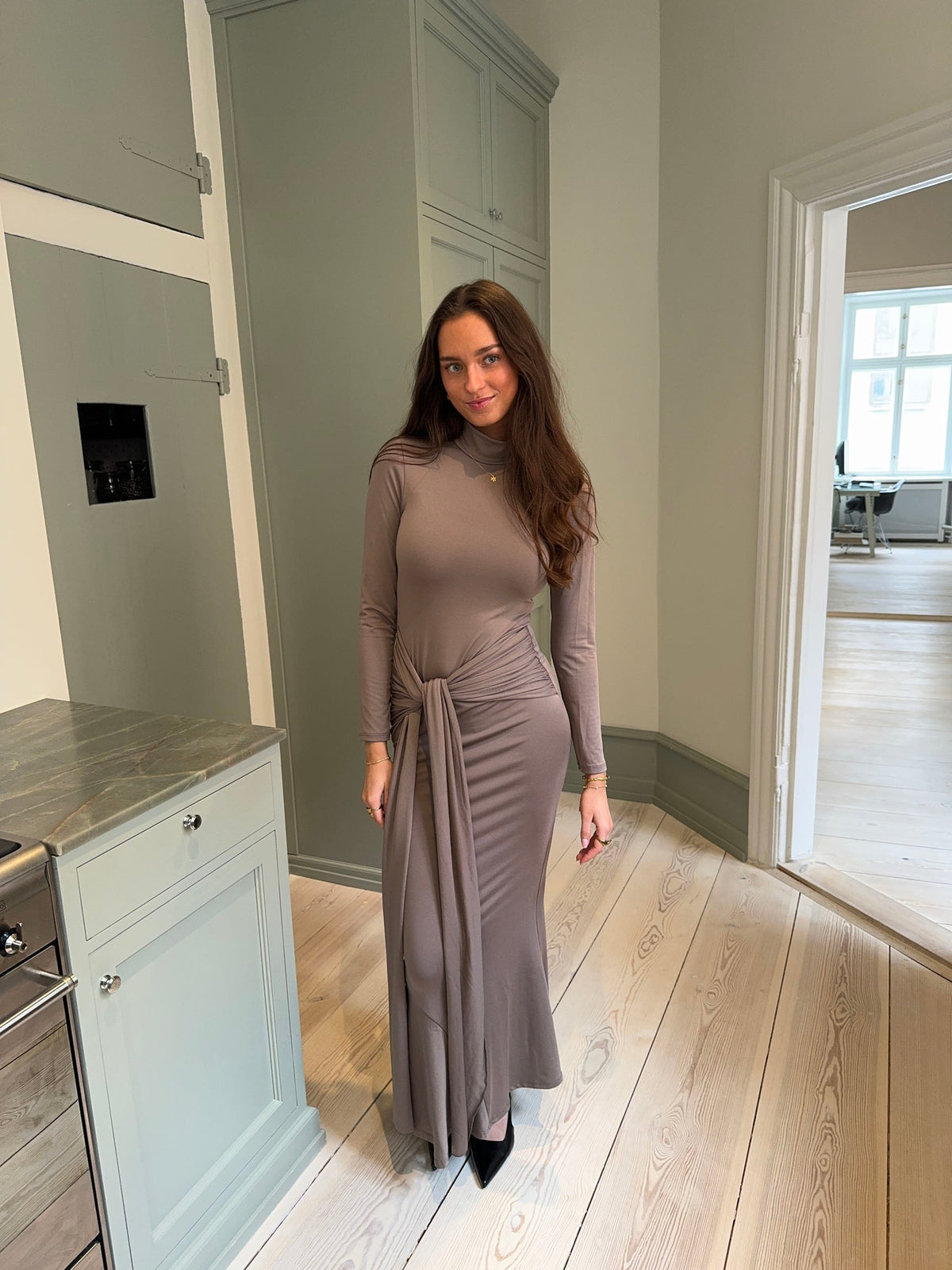 Silia maxi dress with ties - Taupe
