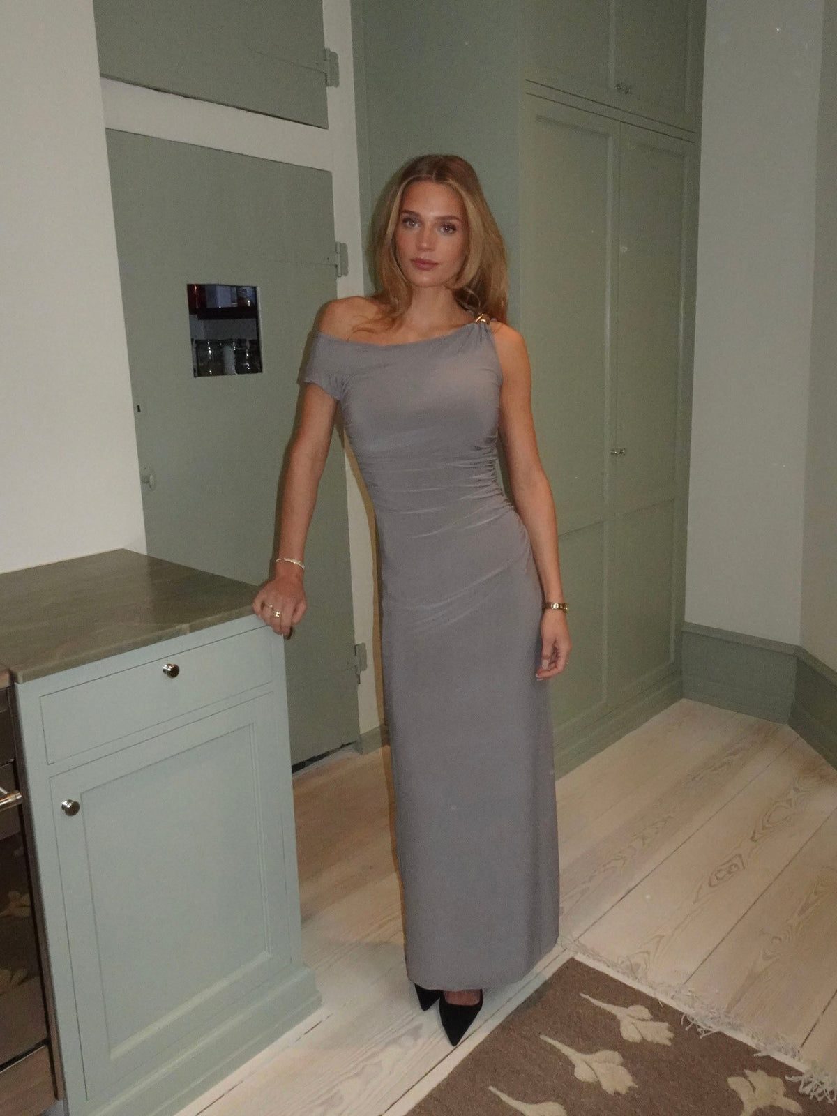 Mina off shoulder dress - Taupe