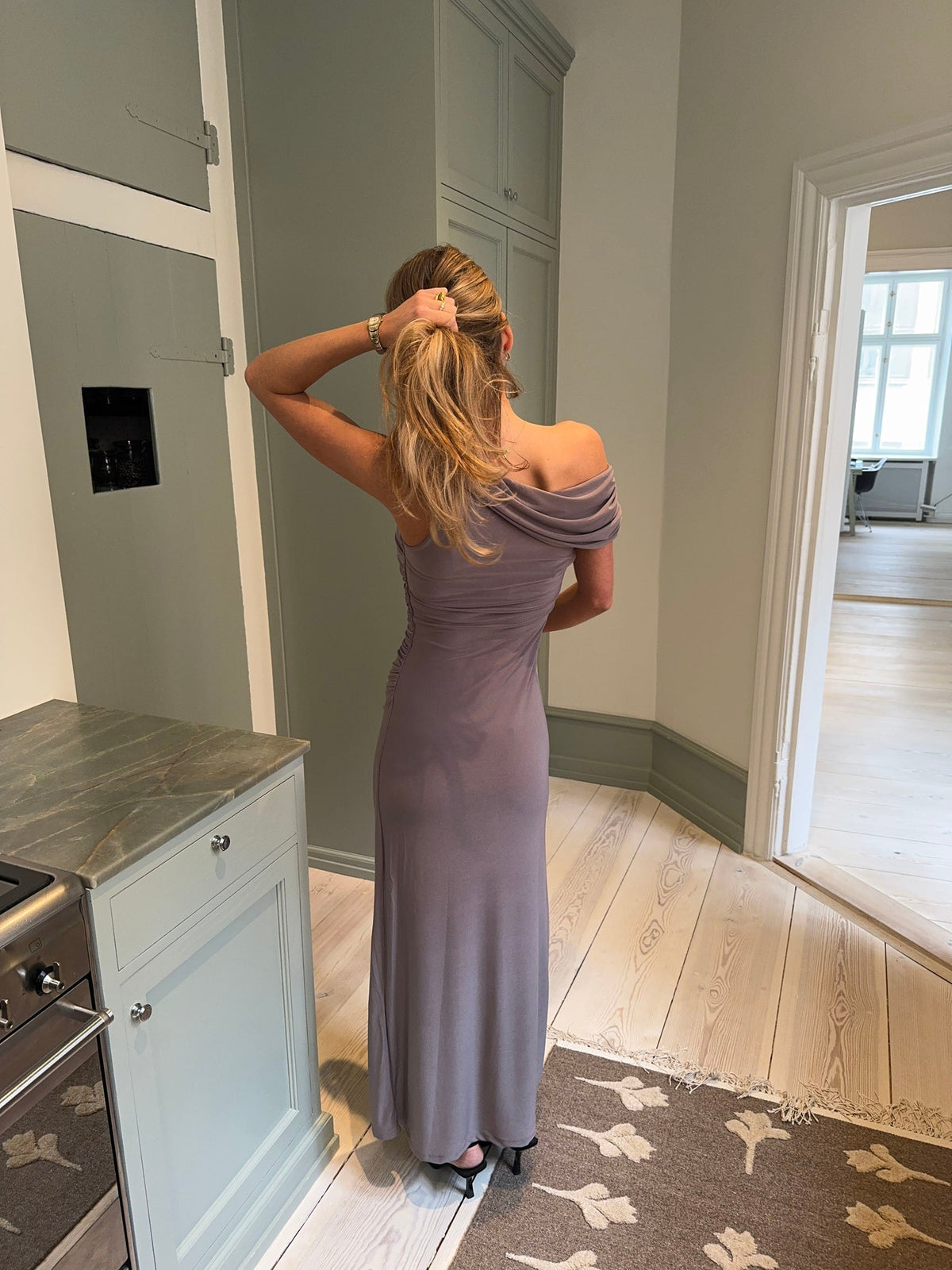 Mina off shoulder dress - Taupe