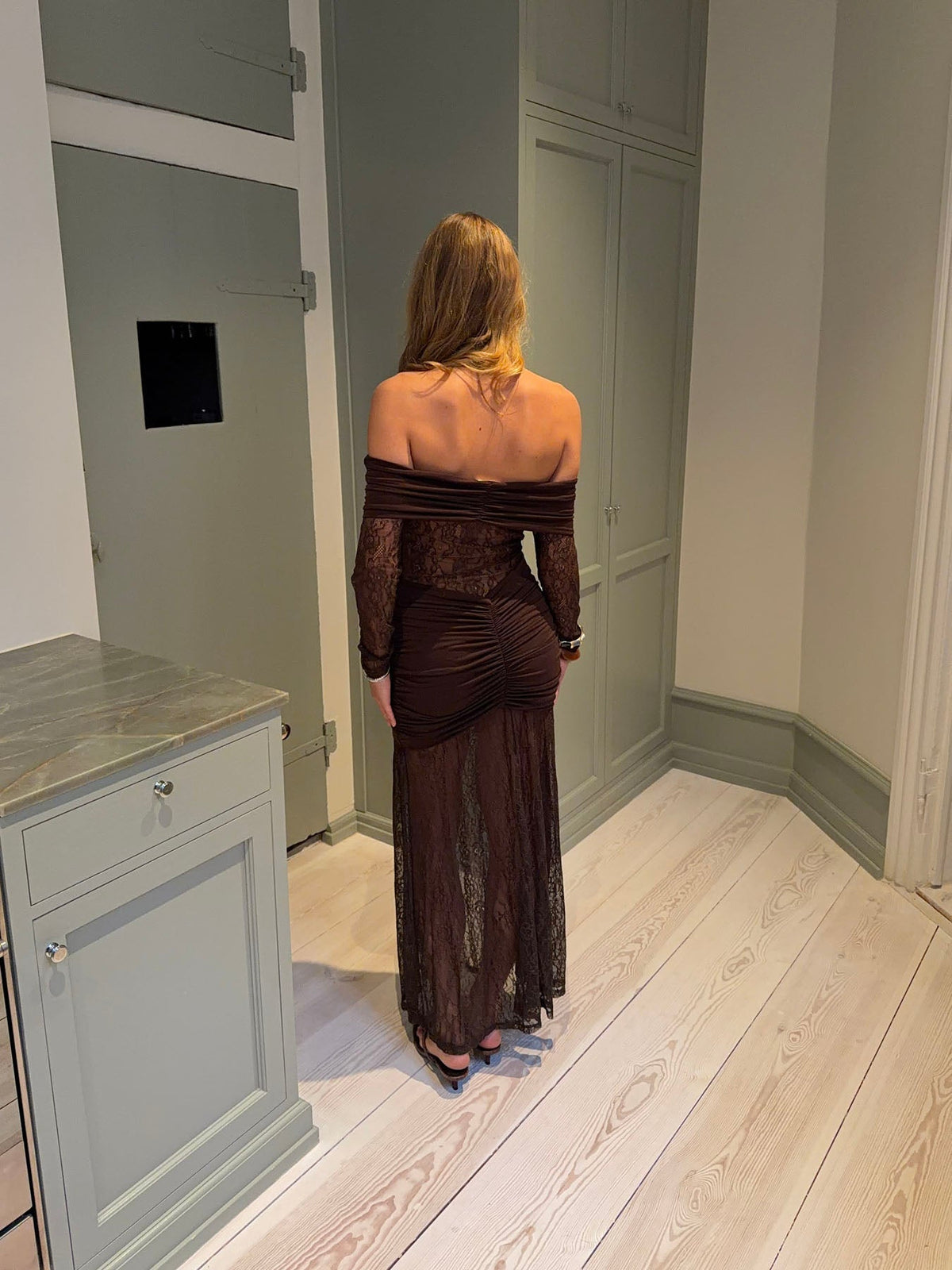 Silje off shoulder dress with lace - Brown