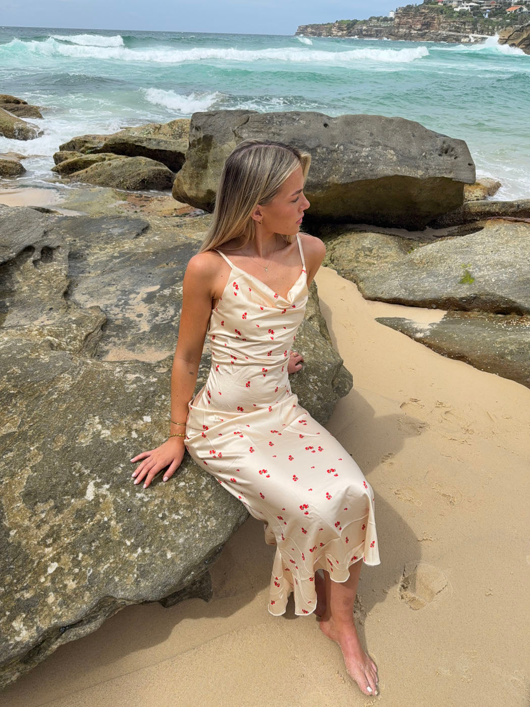 Juliana satin dress - Gold with red flowers
