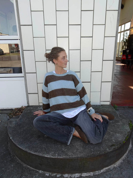 Trish knit sweater with stripes – Light blue and brown